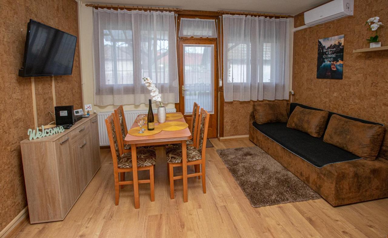 For You Apartman Gyula Exterior foto