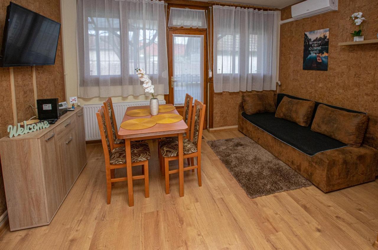 For You Apartman Gyula Exterior foto