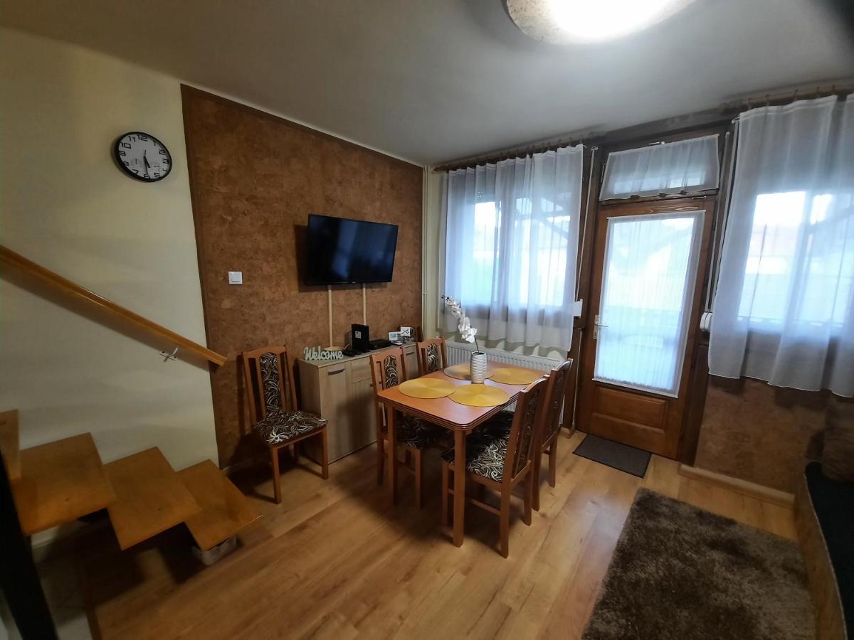 For You Apartman Gyula Exterior foto