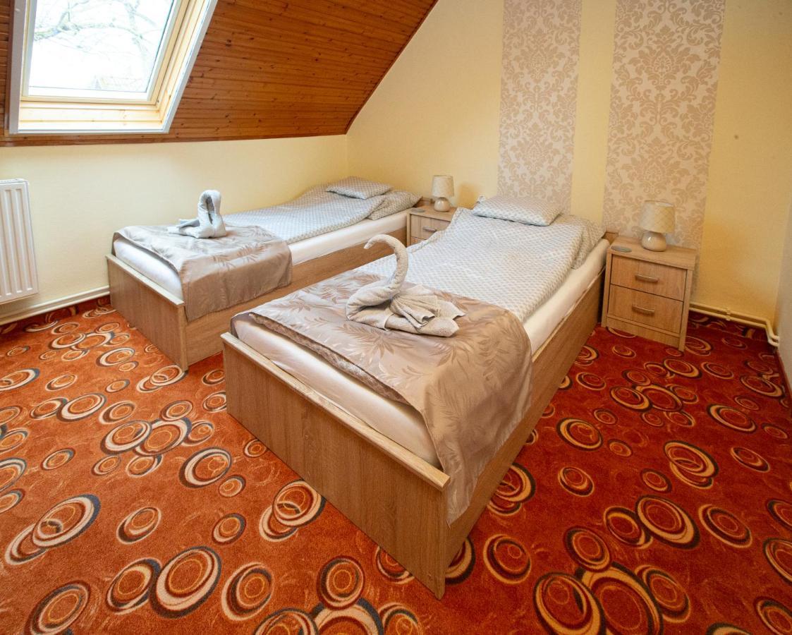 For You Apartman Gyula Exterior foto